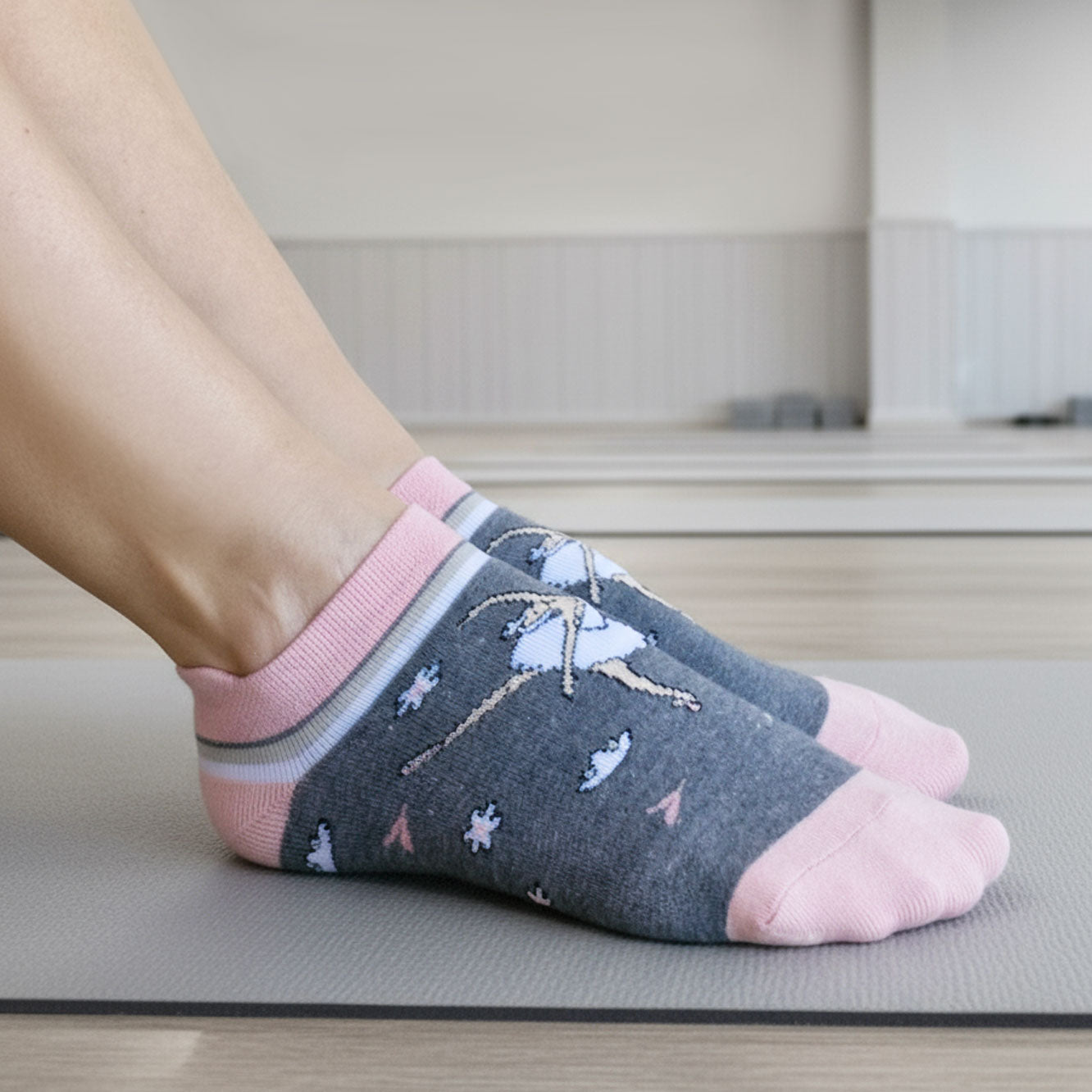 White Swan Ankle Socks - Grand Ballet